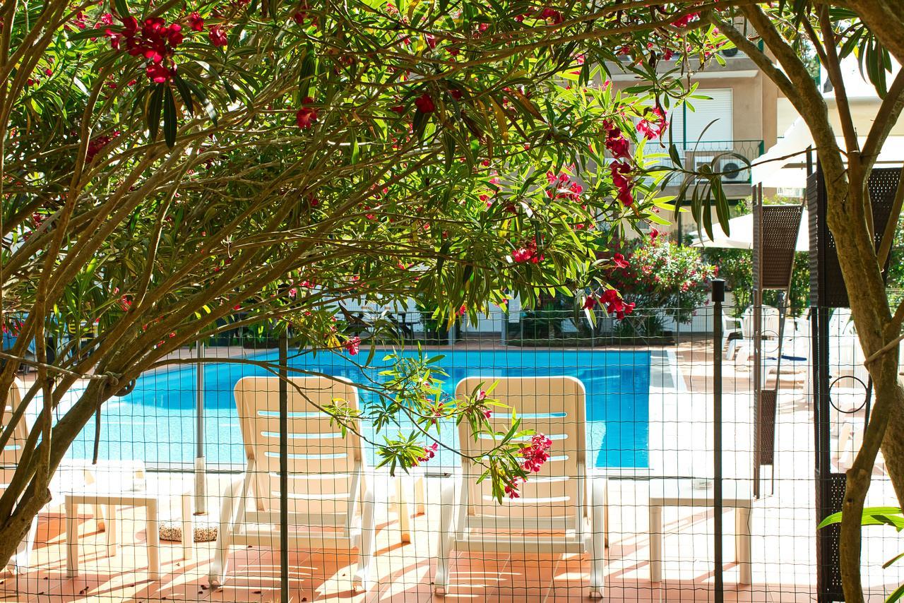 Hotel Eden ลินญาโน ซับเบียโดโร ภายนอก รูปภาพ